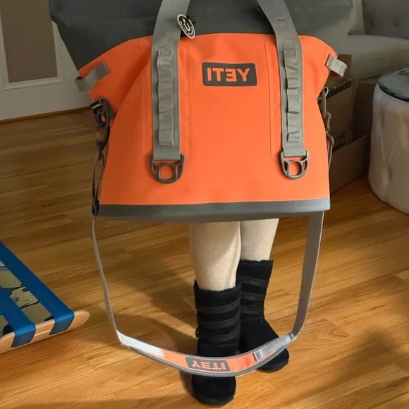 YETI Limited Edition Hopper Coral and Grey - Picture 5 of 5